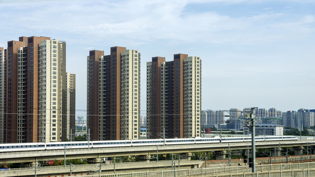 中国铁路沿线的房地产开发建设