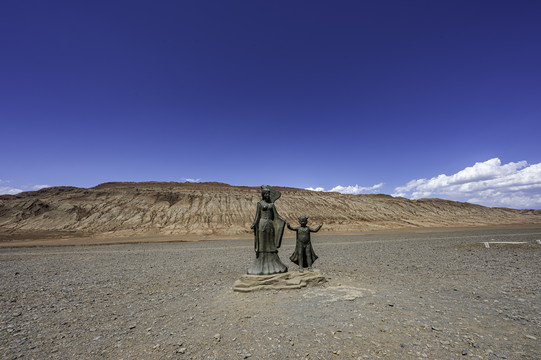新疆火焰山与铁扇公主雕塑景观