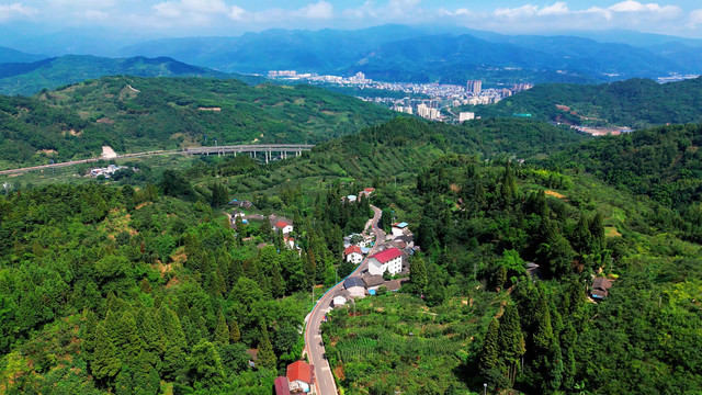 航拍绿色大山乡村公路