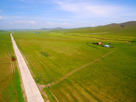 草原上的公路