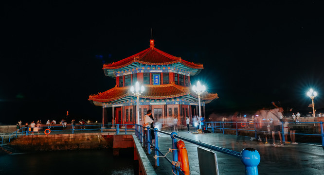 青岛栈桥夜景海水浴场旅行风光