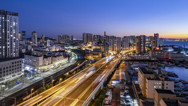 航拍青岛道路交通夜景