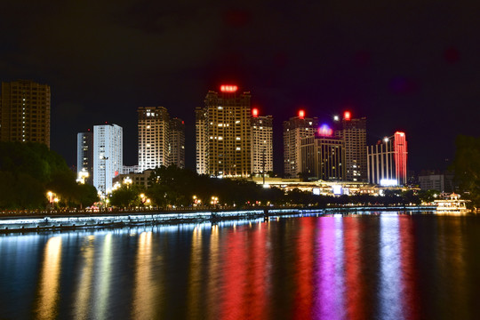 云南蒙自南湖夜景