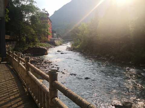 成都西岭雪山峡谷栈道河流