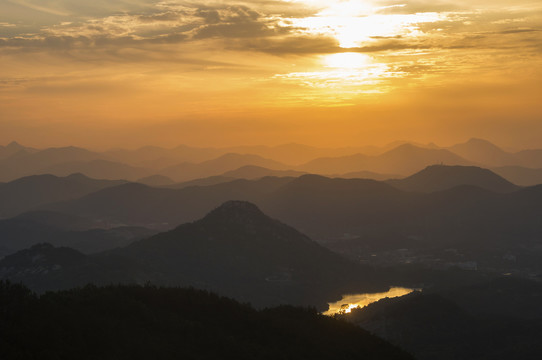 山重重