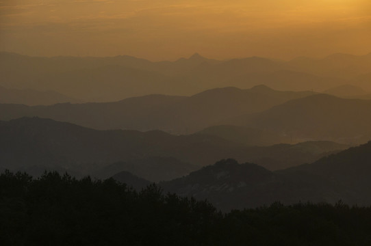 峰峦叠嶂