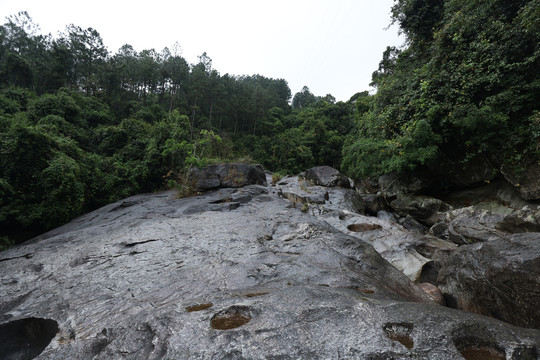 海南黎母山河沟