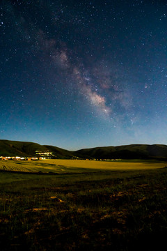 手机屏保夜空星空图