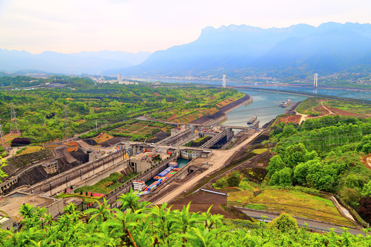 三峡大坝船舶过闸