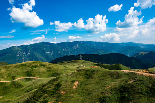 崇山峻岭