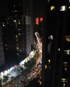 夜深人不靜
