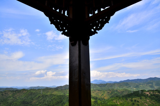 古建筑与山景