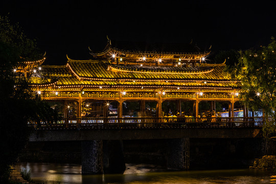 西江千户苗寨风雨廊桥