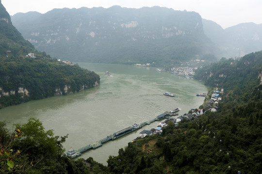 三峡第一湾明月湾