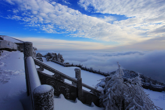 衡山日出雪景云海