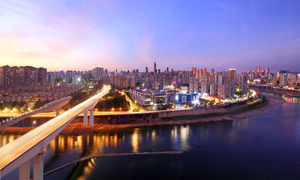 重庆江北区观音桥和北滨路
