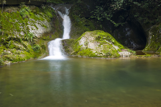 山泉