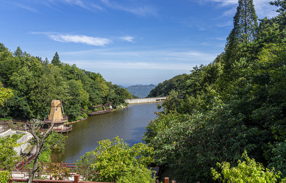 信阳鸡公山风光之星湖