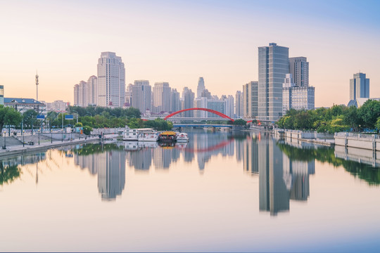 天津城市天际线和海河上的桥梁