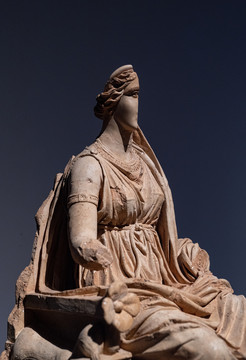 安吉提亚女神坐像