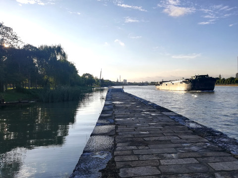 京杭大运河苏州段风光