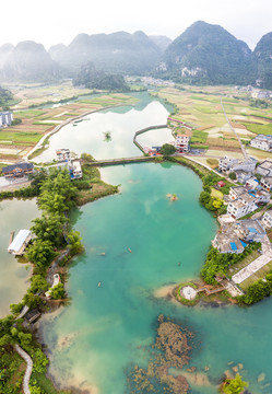 广西都安地下河天窗群