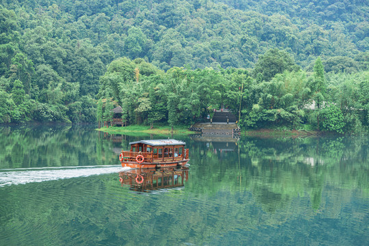 鼎湖山天湖景区蝴蝶谷湖泊游船