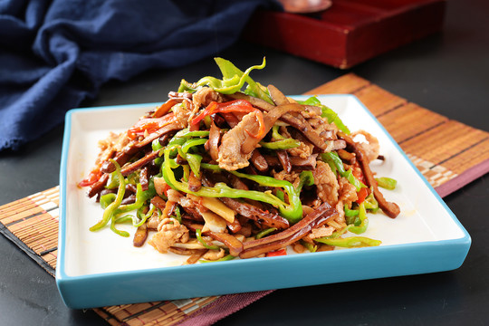 青椒香干炒肉絲