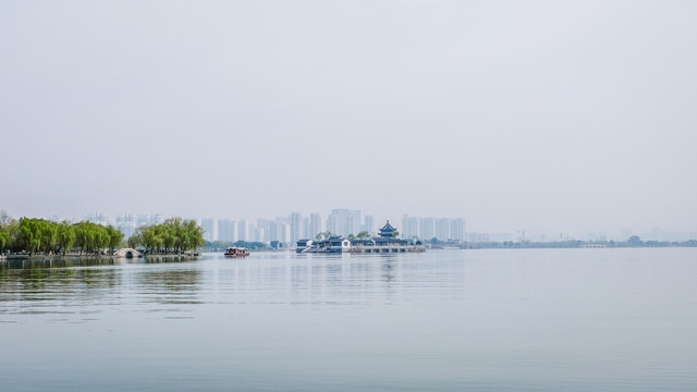 城市湖泊