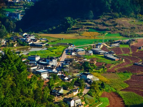 山坳村庄