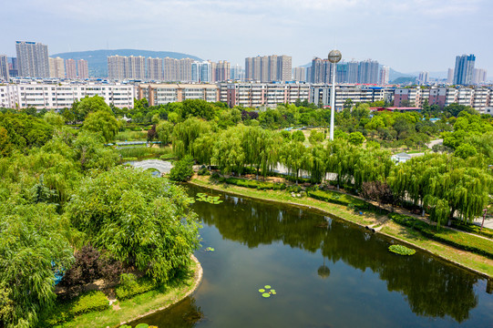 航拍河南平顶山鹰城广场绿化区