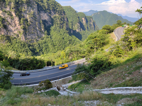 神农架山路弯弯