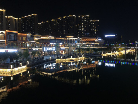 广东佛山保利灯湖西街夜景