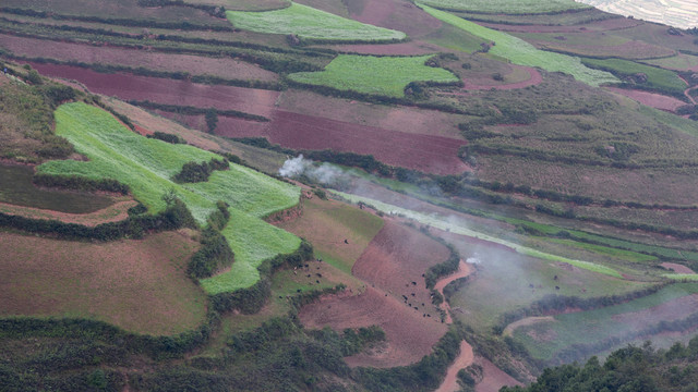 云南东川红土地大地调色板