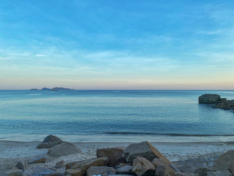 大海礁石海滩