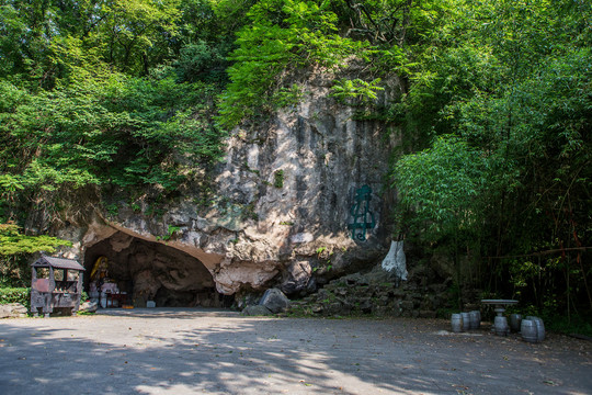 南京燕子矶二台洞长江观音景区