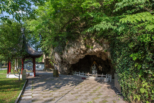 南京燕子矶三台洞长江观音景区