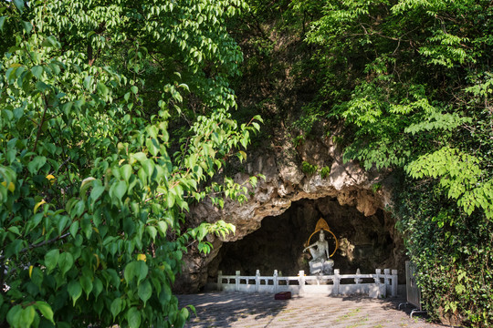 南京燕子矶三台洞长江观音景区