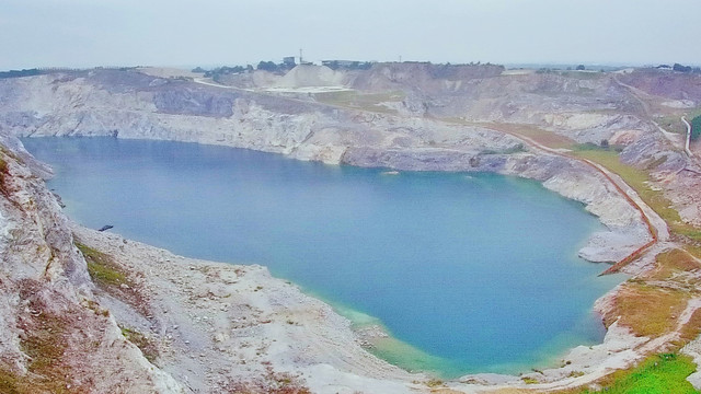 沙河镇黑羊山矿坑