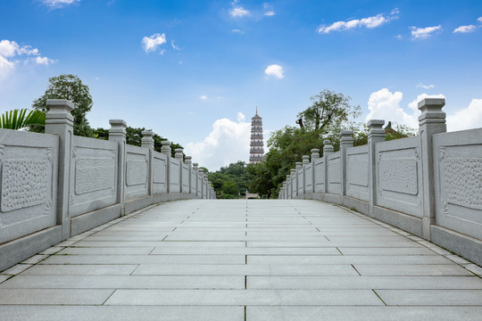 广州地标建筑琶洲塔和石桥