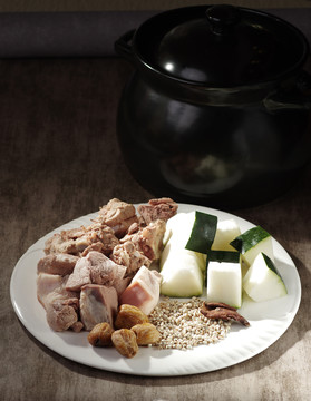 冬瓜薏米煲猪踭