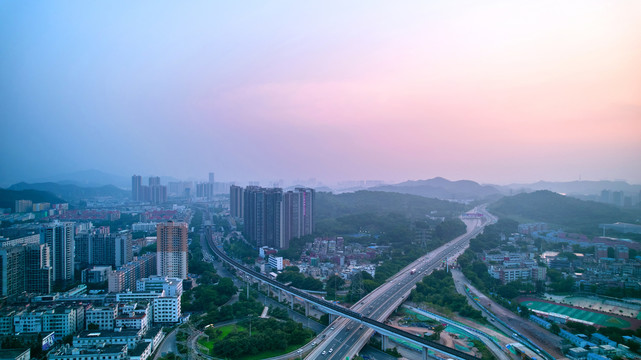 深圳地铁路桥建设龙岗高楼