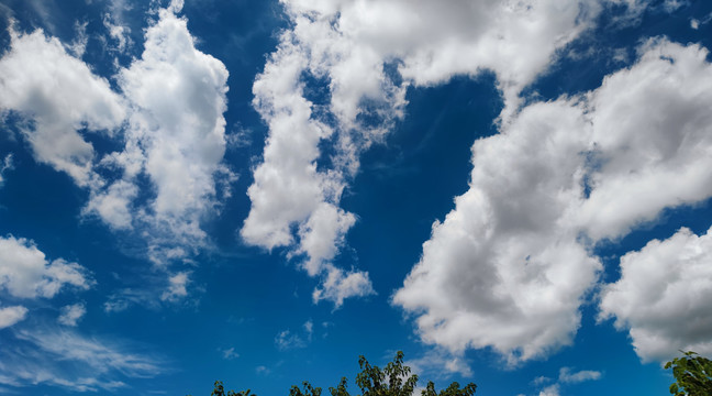 湛蓝天空