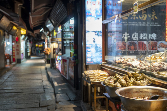 朱家角古镇老街美食店