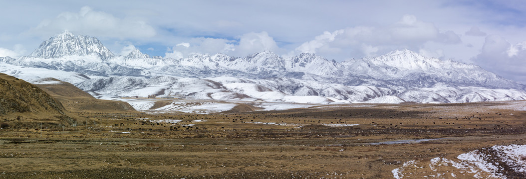 甘孜州康定雅拉雪山风景