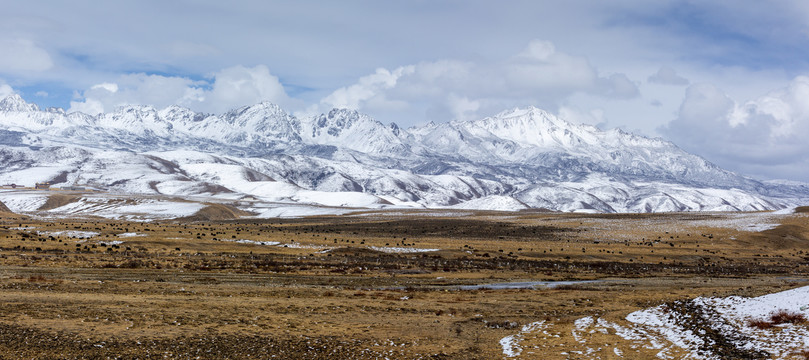 甘孜州康定雅拉雪山风景