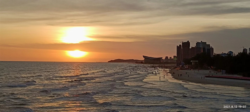 港口落日层层海浪