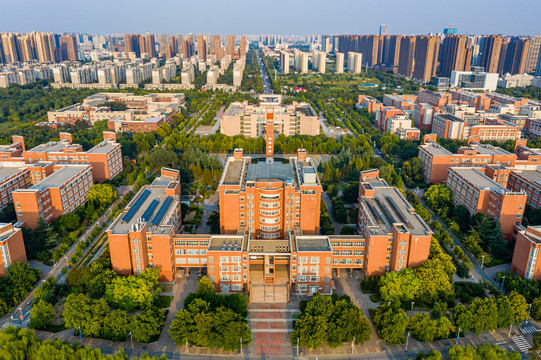 航拍郑州大学主校区核心教学楼