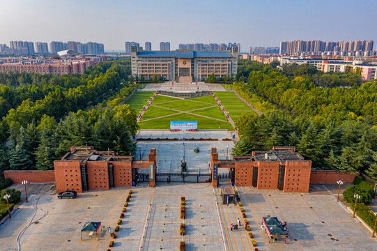 航拍郑州大学主校区南校门外景