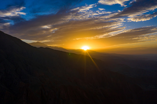 山顶夕阳